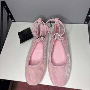 Forever 21 ballet flats size 7